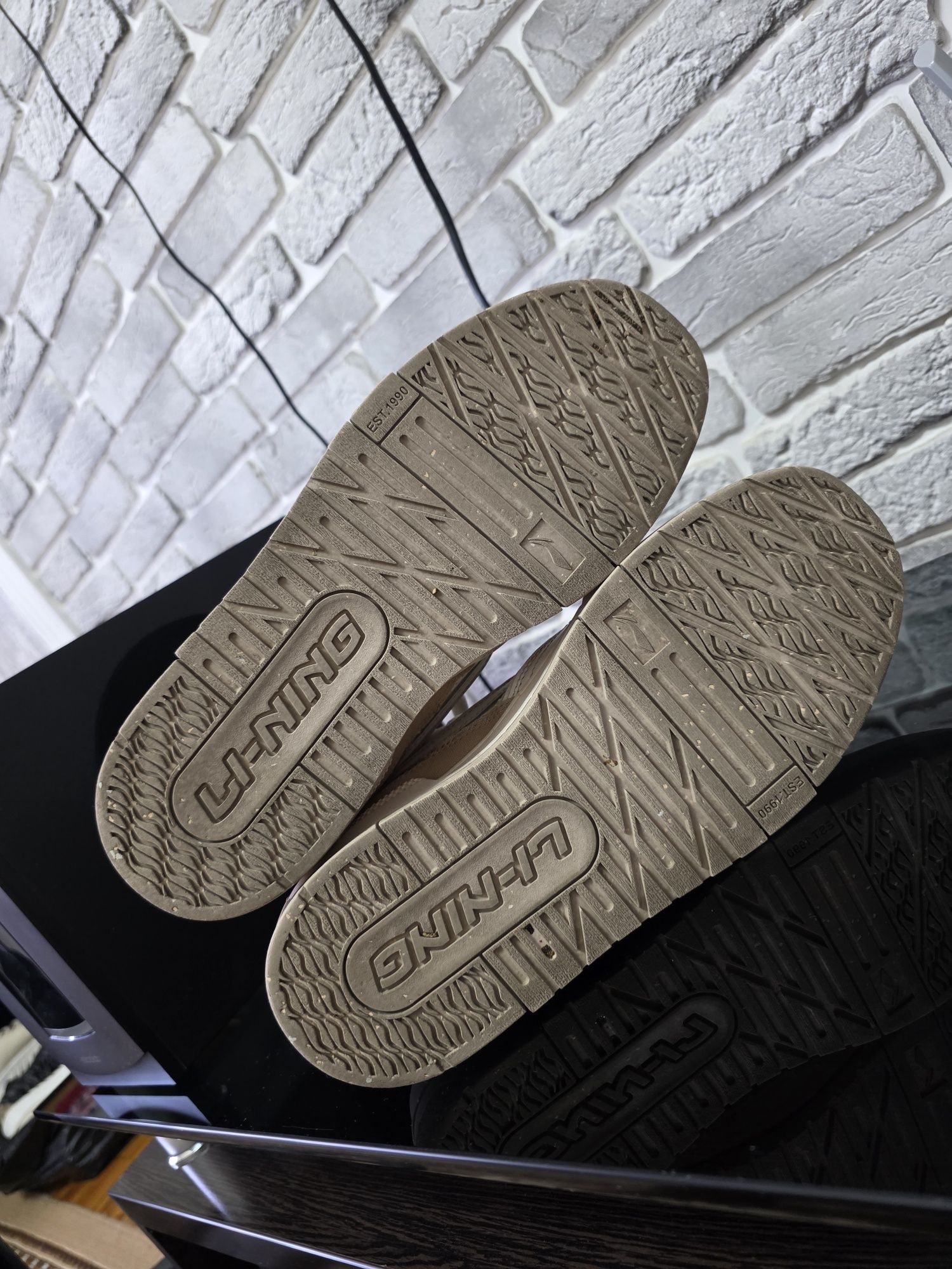 Оригинальные кроссы Li-ning