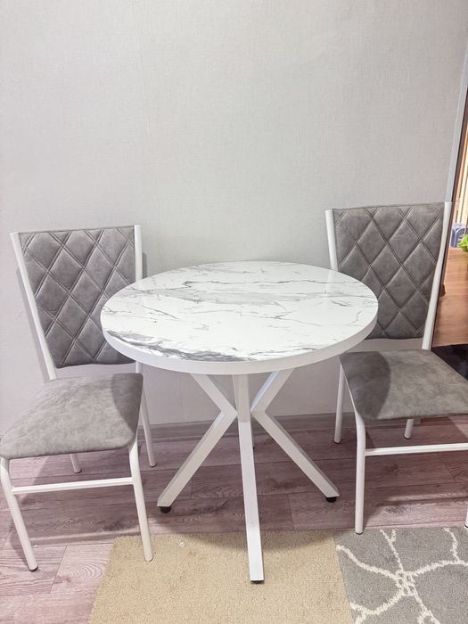 Стол со стульями, почти новая ,было куплено в Zetta.