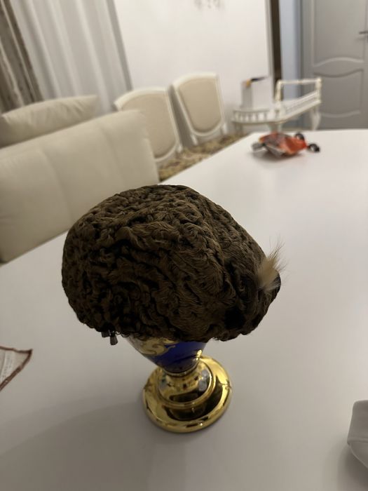 Продаю каракулевые шапки мужкю и женскую