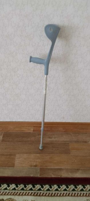 Продам регулируемый костыль  с подлокотником б/у