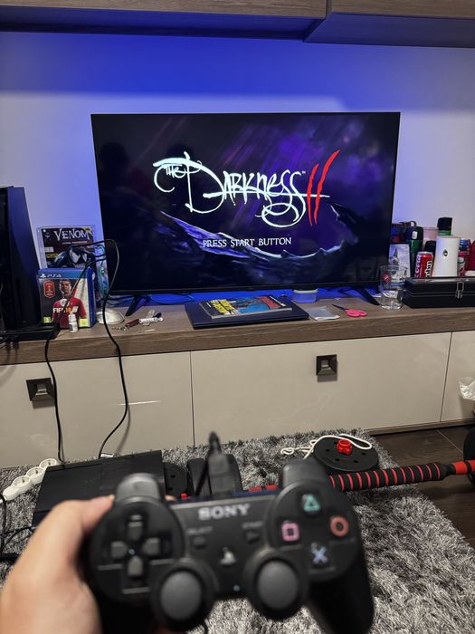 Playstation 3 super slim cu 2 controllere si 6 jocuri