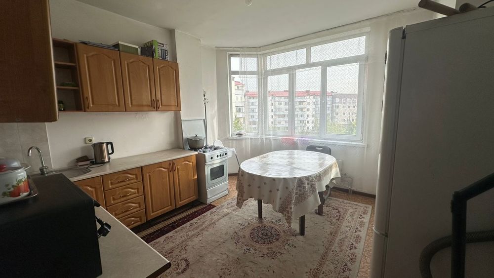 Продаётся 2х комнатная квартира-распашонка в мкр Кокжиек