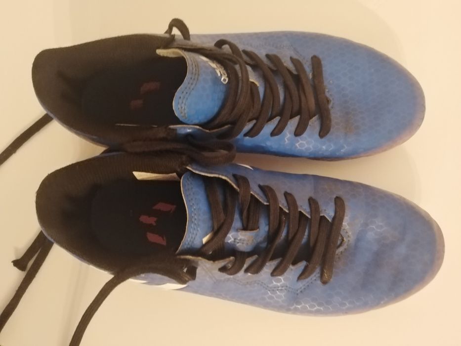 Adidași marca Adidas nr 36