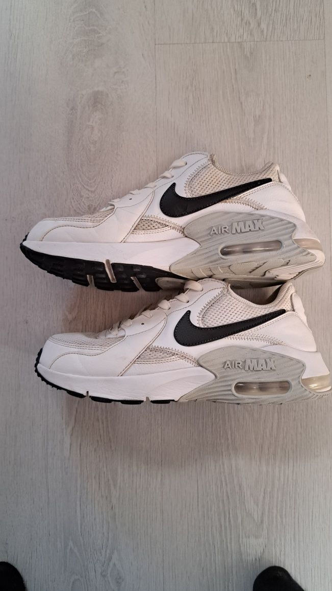 Vând adidasi Nike Air Max Excee mărimea 42,5