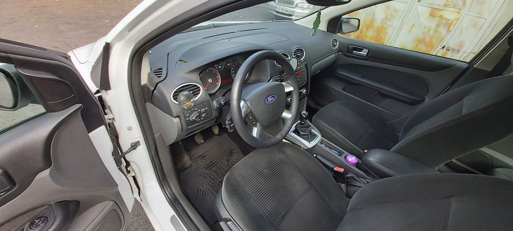 Vând Ford focus 2