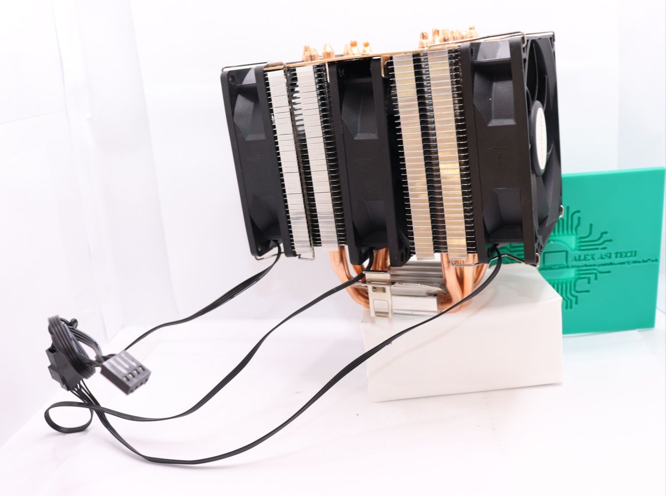 Placa de Baza X99 Qiyida E5D4 Socket 2011-3 DDR4 + Cooler 6Pipes 3Fans
