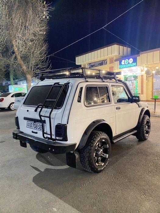 Lada  niva sotiladi 2009 yil srochniyga