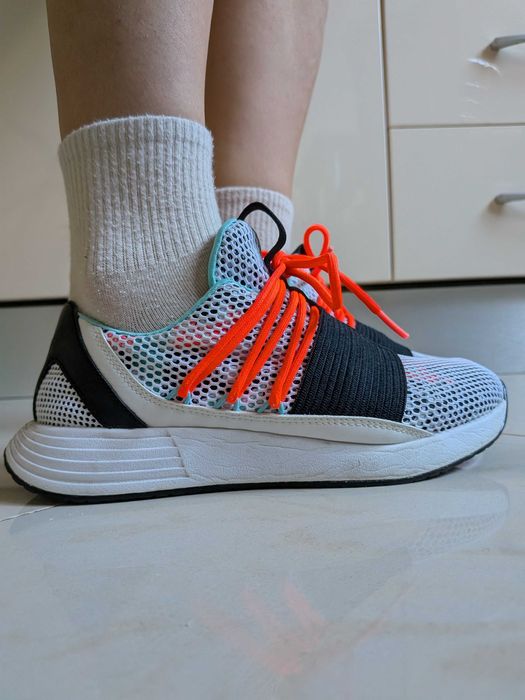 Adidasi Under Armour marimea 36