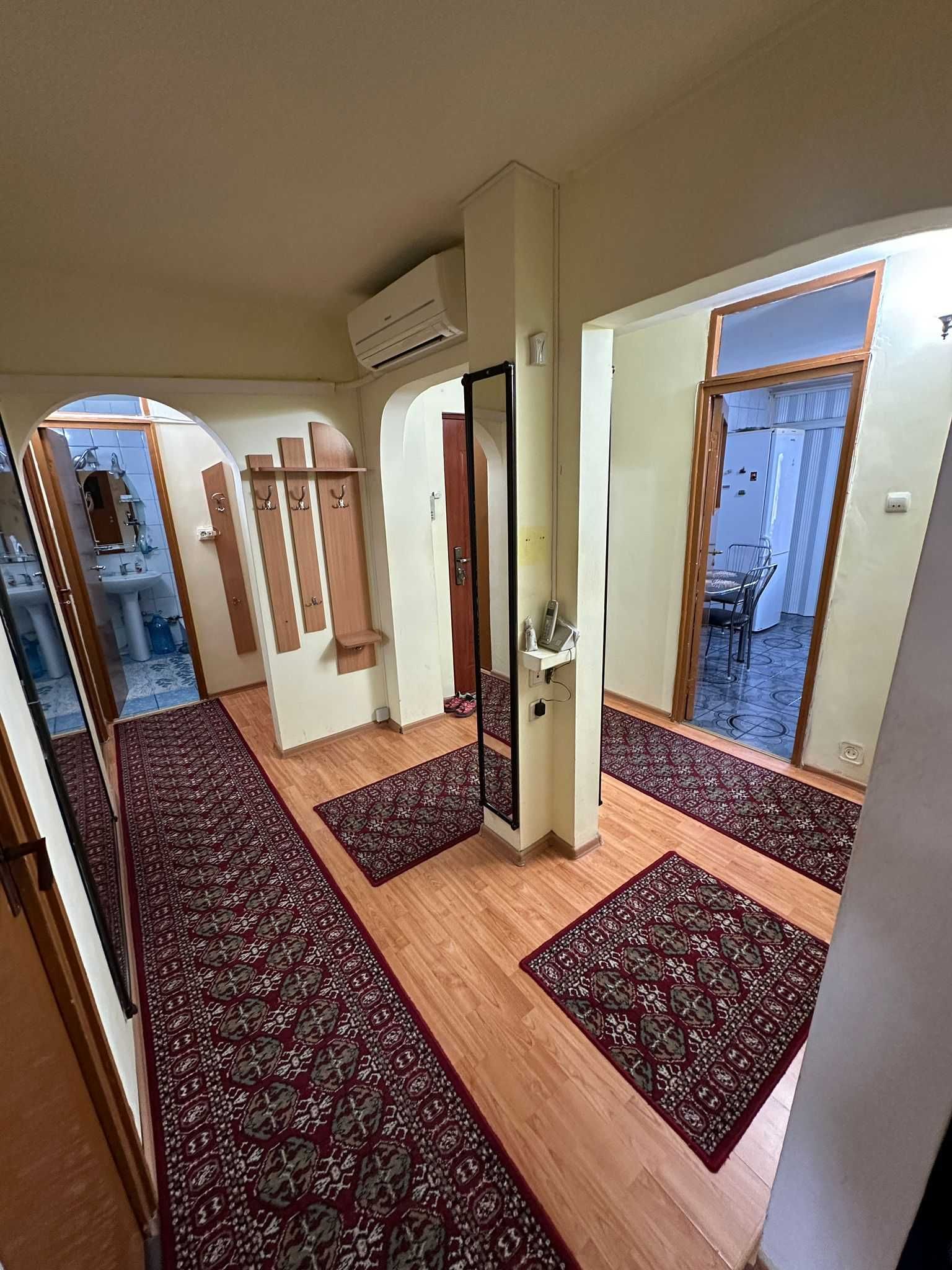 Vand apartament 4 camere + garaj 20mp la subsol, zona Victor Babes
