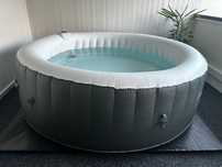 Vand jacuzzi pentru 6 persoane