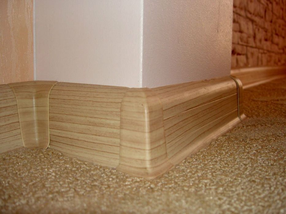 Установка плинтусов.Левкас.