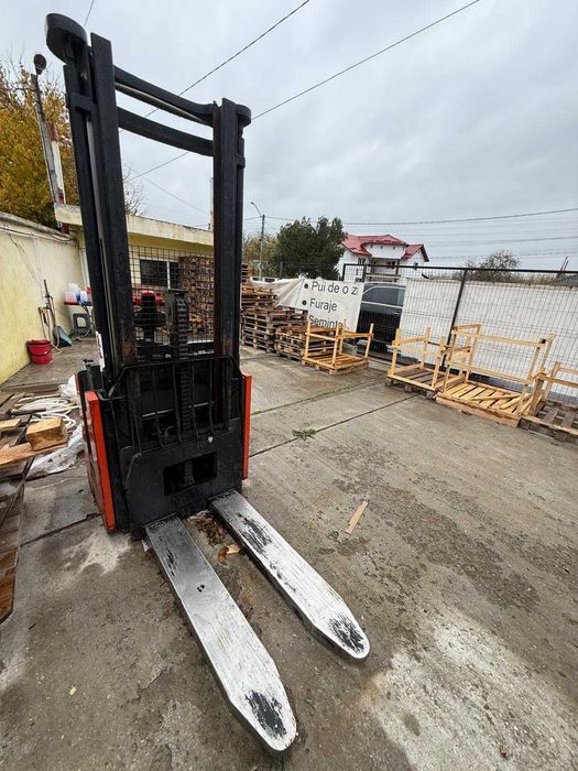 Stivuitor Liza Transpaleta electrica cu catarg max. 3.4 m/max. 2 tone