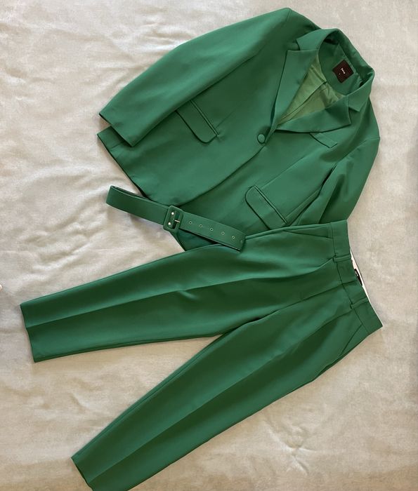 Костюм от две части