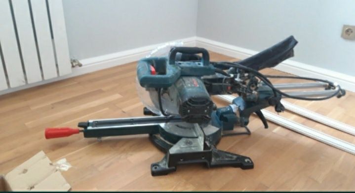 Установка Плинтус полиуритан  Галтел поклейка молдник.