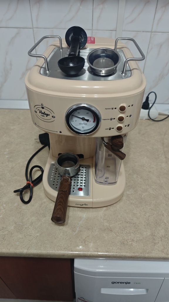 Vând Espressor manual MYRIA MY4443BG, 1.5l, 1250W, 15 bar, crem-maro