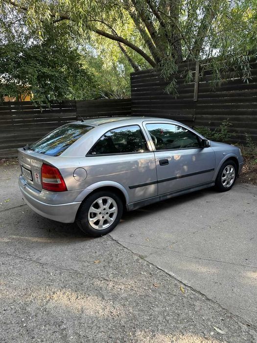 Opel  Astra  1.6