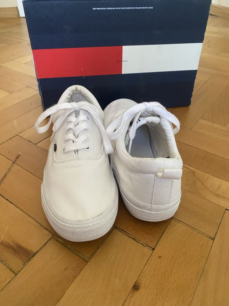 Оригинални Tommy Hilfiger Jeans обувки 39
