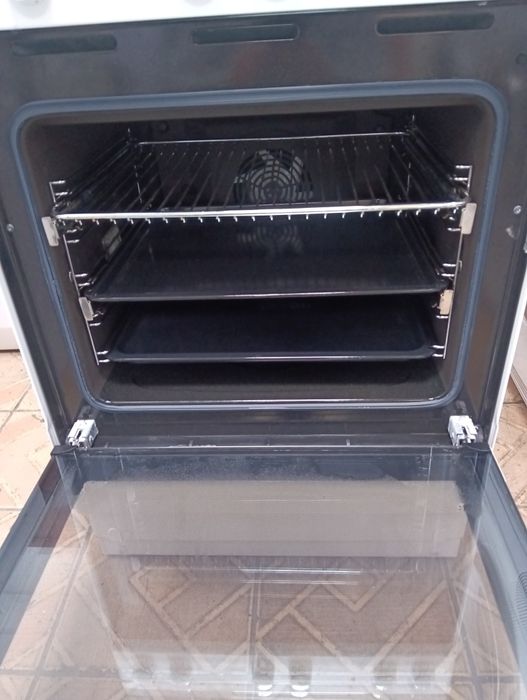 Свободно стояща печка с керамичен плот Voss с 2 години гаранция!