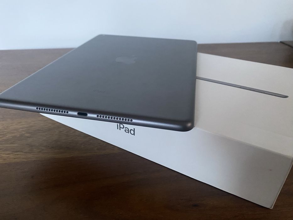 Ipad gen. 9, 64 GB + tastatura si husă