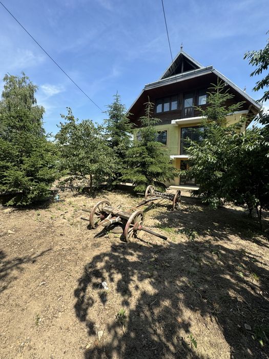 Casa, 330 mp si 1300 mp teren, Plopeni