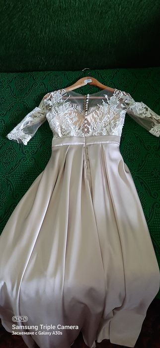 Дамска рокля с дантела