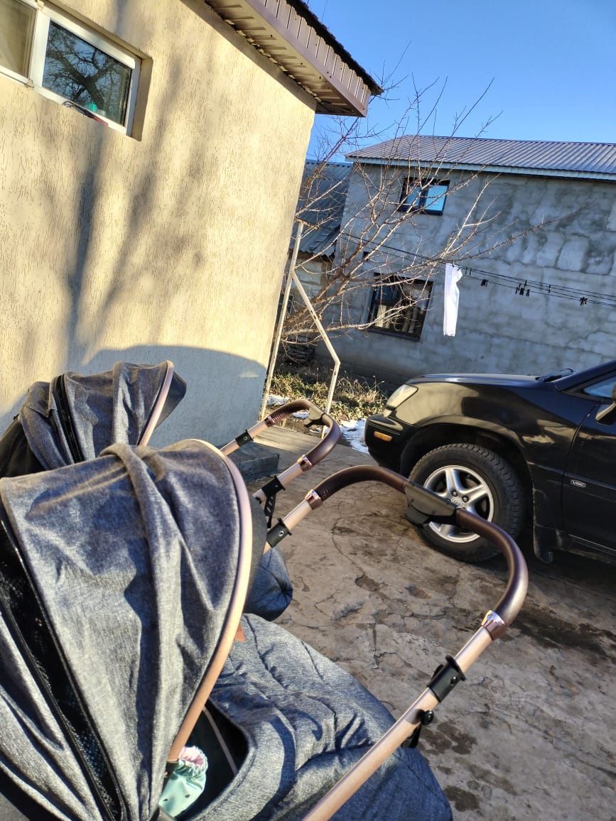 Коляски 2 шт в наличие