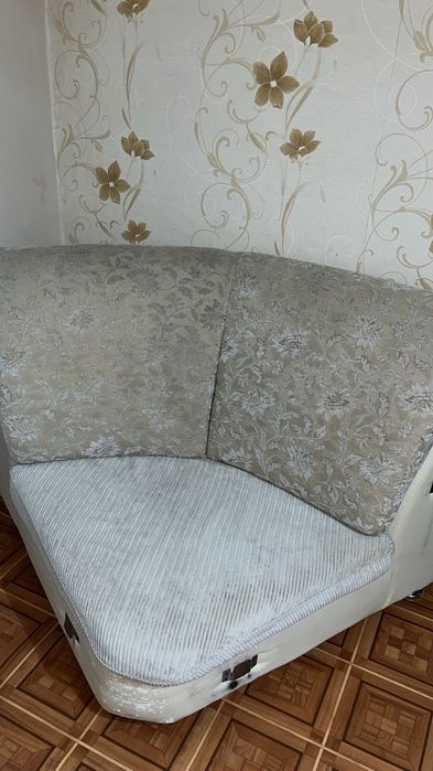 Диван+кресло,не новый