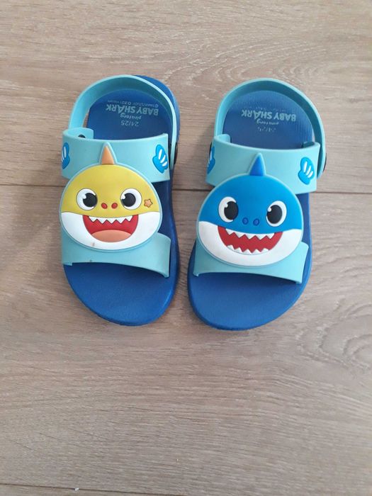 Детски сандали с baby shark