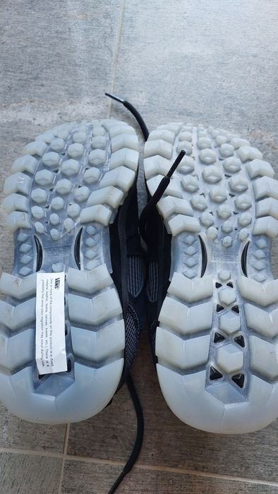 Vând adidasi noi Vans baieti