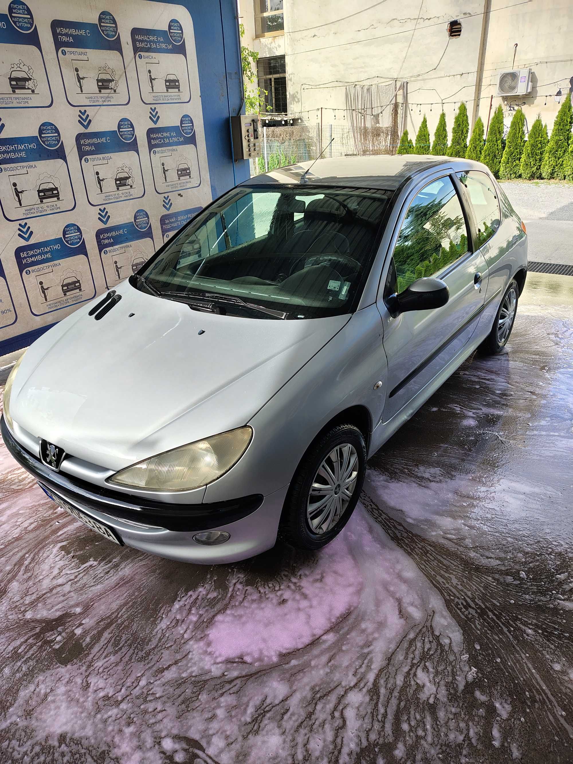 Продавам Пежо 206