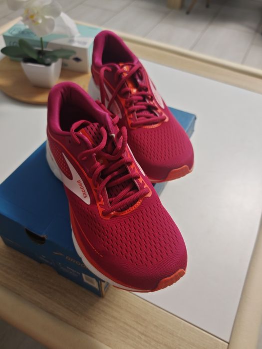 Vând adidași de alergare Brooks Trace 2