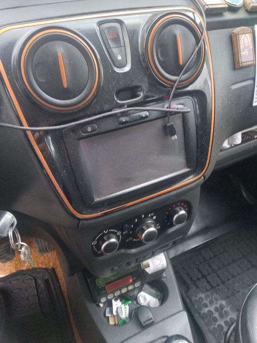 Продавам Дачия Лоджи