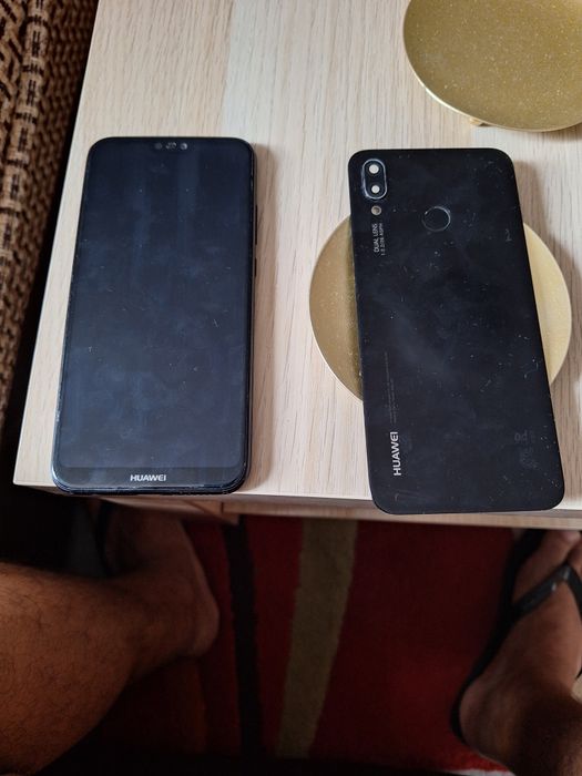 Vand huawei p20lite pentru piese