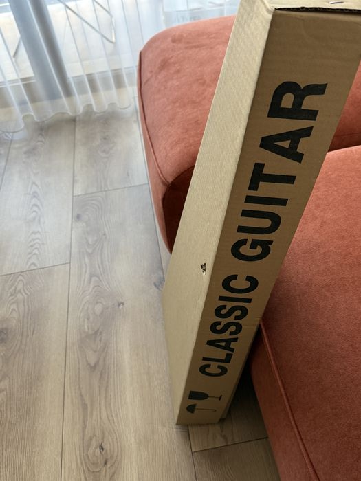 Chitară clasica nefolosita. Trimit si in tara