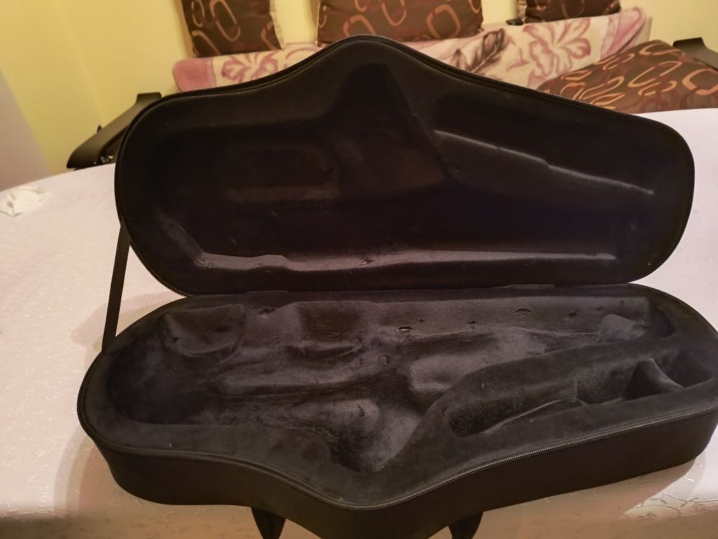 Vând saxofon Startone Alto