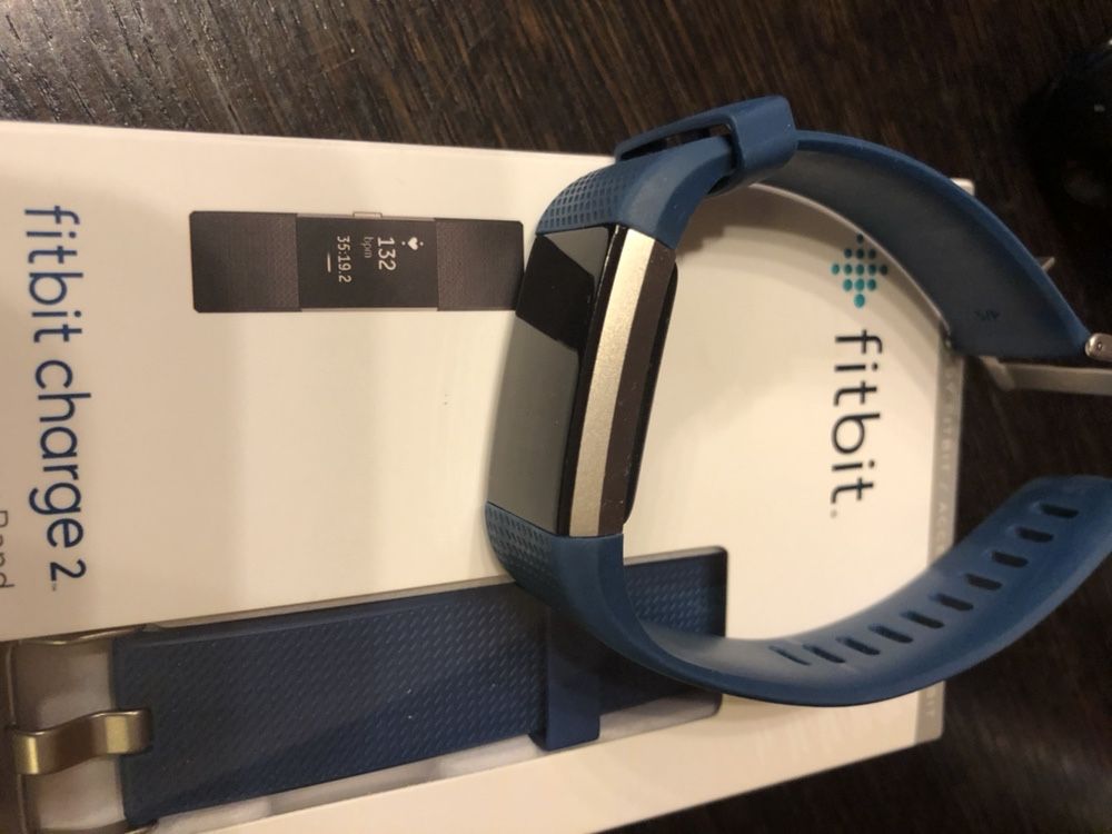 Vand Ceas Fitbit Charge 2 + curea de schimb originala Fitbit sigilata!