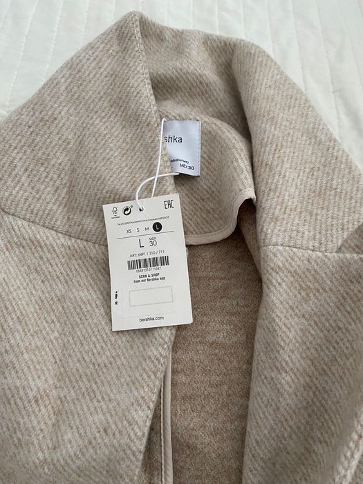 Бежово палто Bershka – размер L, чисто ново с етикет