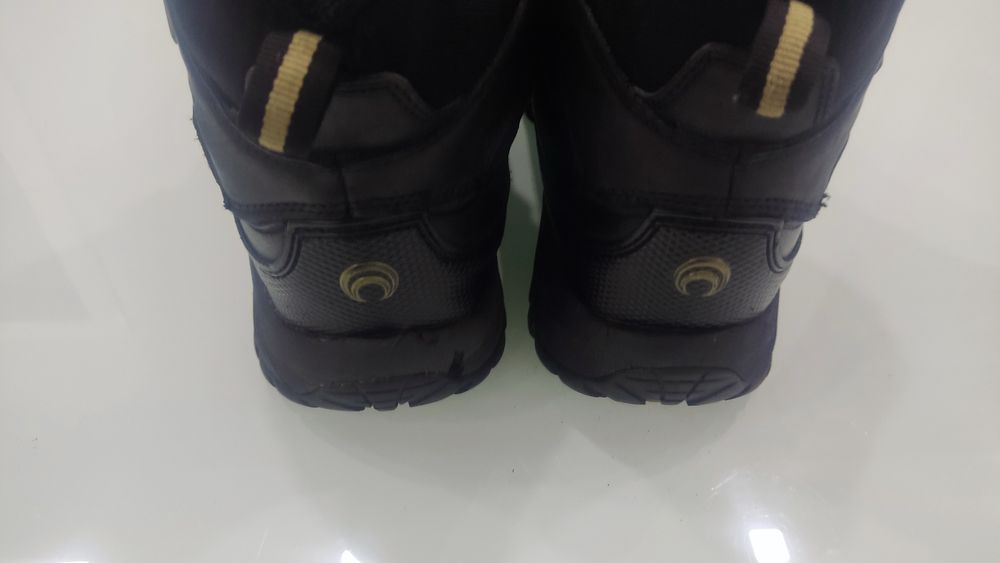 Продам ботинки зимние р 42