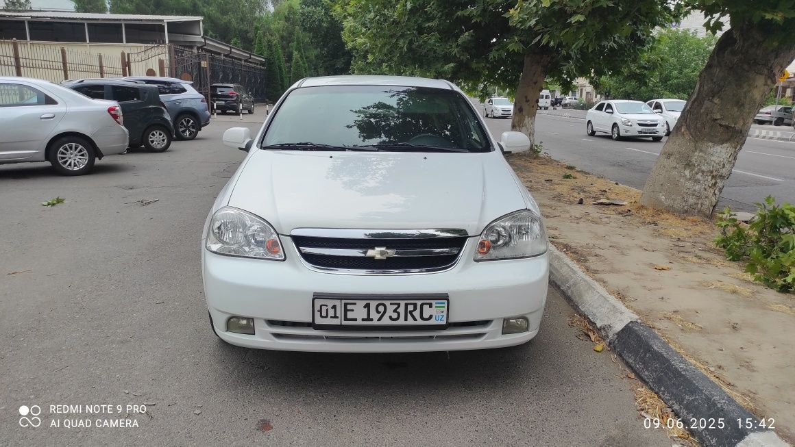 Lacetti 163.000km yurgan toza butun