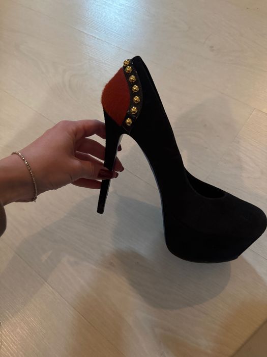 Обувки на висок ток Loriblu