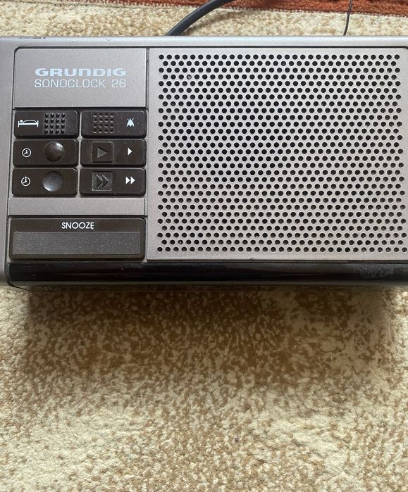 De vanzare 2 bucati radio ceas