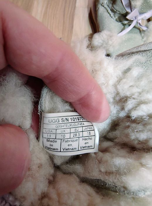 Ghete cizme UGG fete 28 29 gratis adidasi