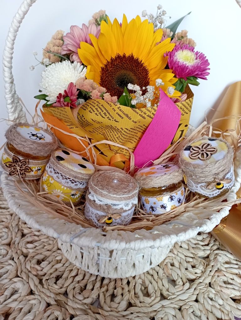 Бурканчета с мед. Ръчна изработка.