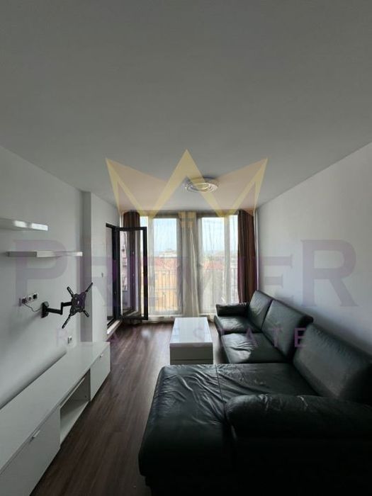 Дава се под наем Тристаен апартамент в Варна, Център - 107 кв.м за 1275 € - Снимка #1