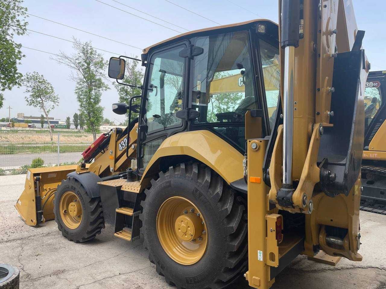 Экскаватор-погрузчик CAT 432