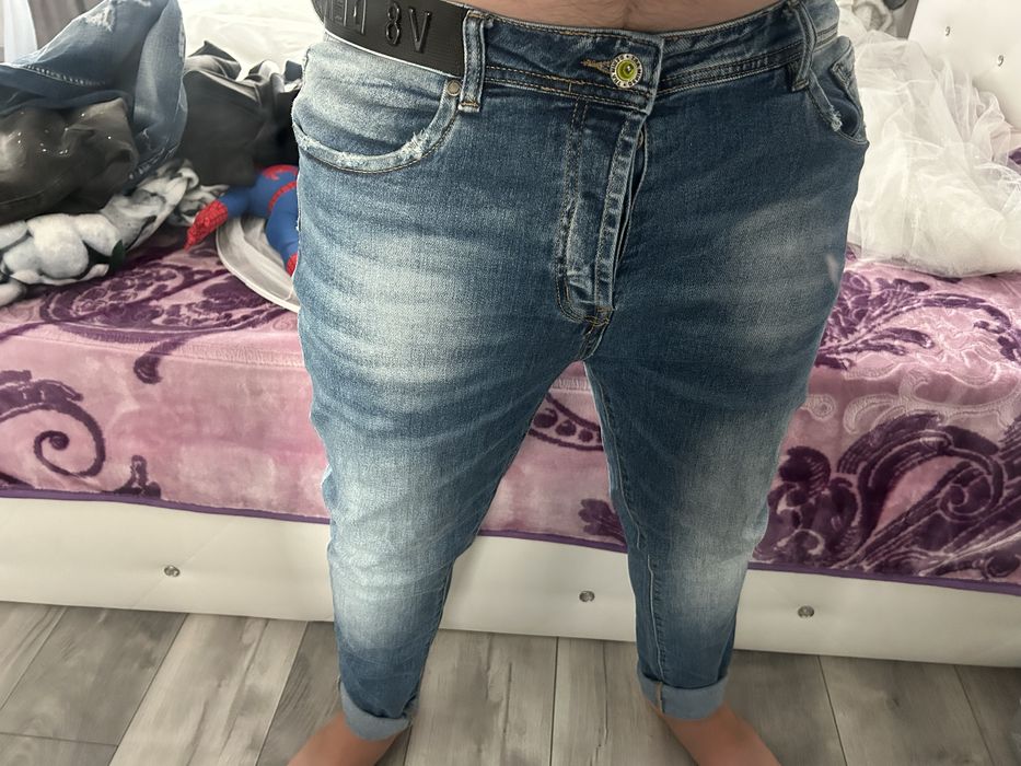 Vand blugi de barbati marimea 34