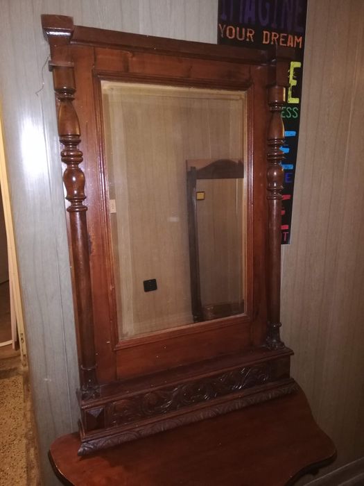 Старинна маса с огледало