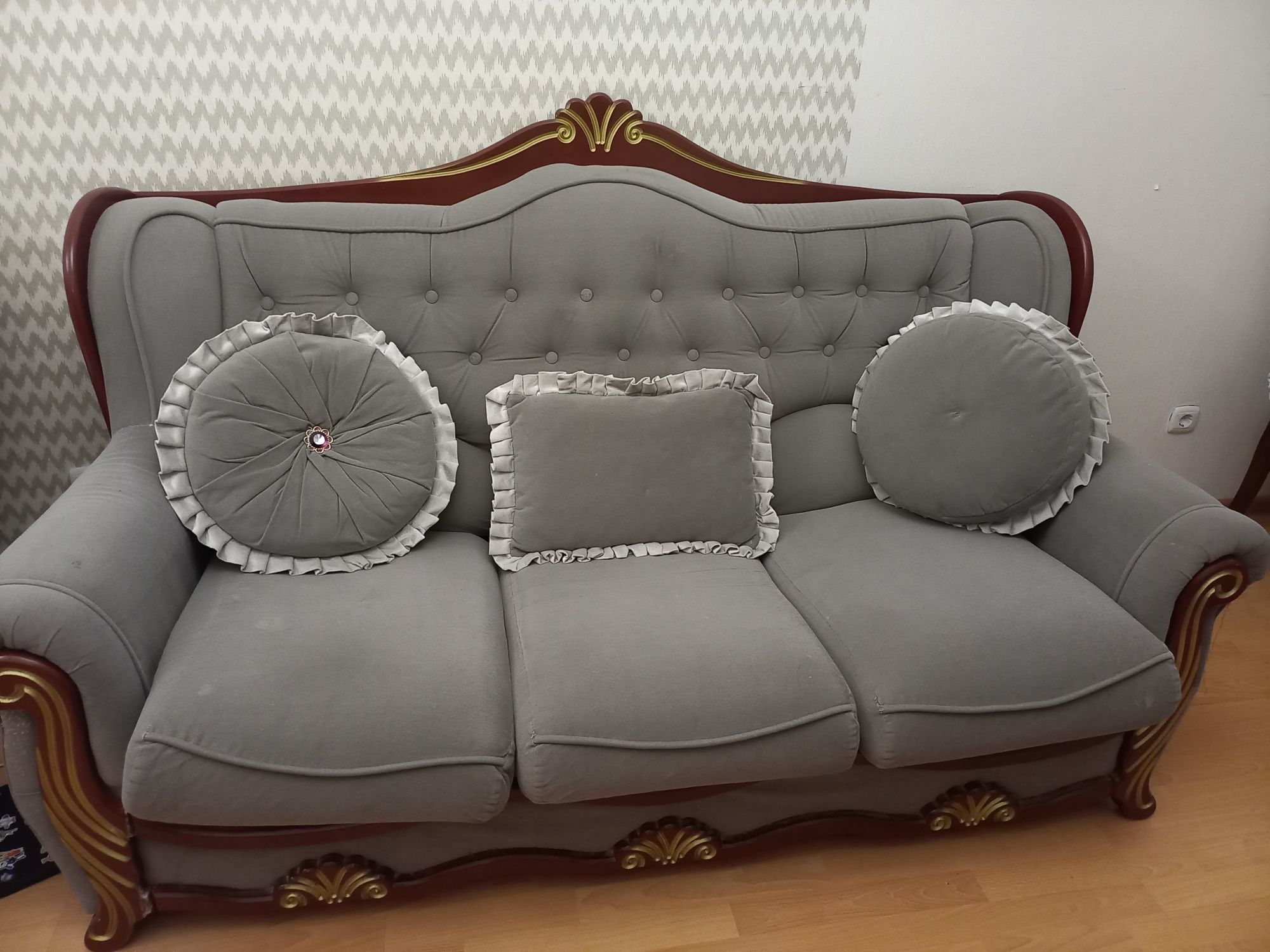 Продам диван и 2 кресла