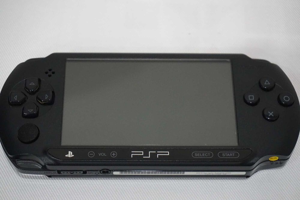 PSP Конзола E1008 + 11 Игри Gran Turismo/Killzone/Ghost Recon/Loco