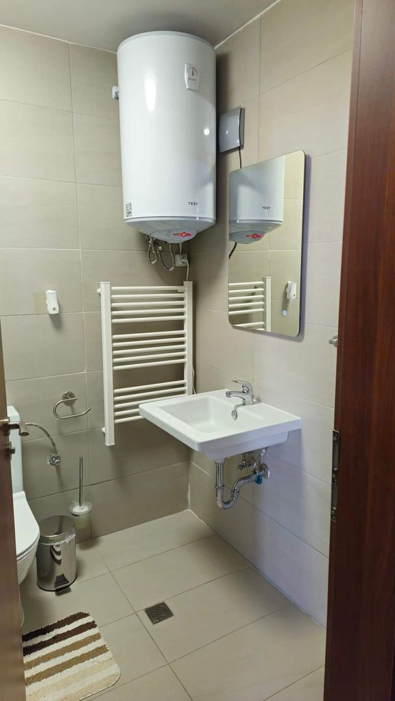 Дава се под наем Тристаен апартамент в Добрич, ЖП Гара - 102 кв.м за 137700 € - Снимка #6
